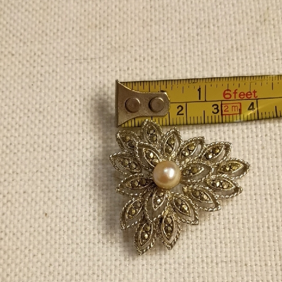 LISNER Brooch Silver-tone With Real Pearl, Signed, EUC - Picture 3 of 3